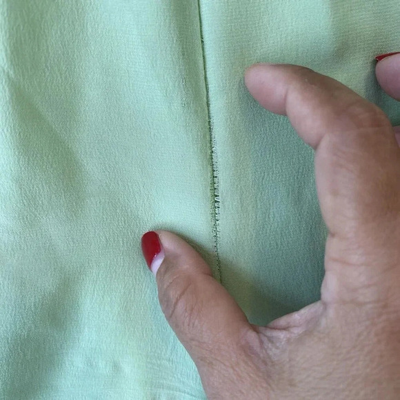 VTG Victoria Halley Women's L 100% Silk Pull On Solid Light Green Casual Pocket - Picture 8 of 8